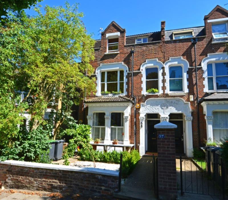 Cromwell Avenue, N6 2 bed property £750,000