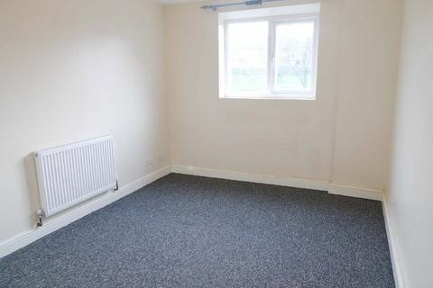 2 bedroom ground floor flat to rent, Broadlea Hill, Bramley