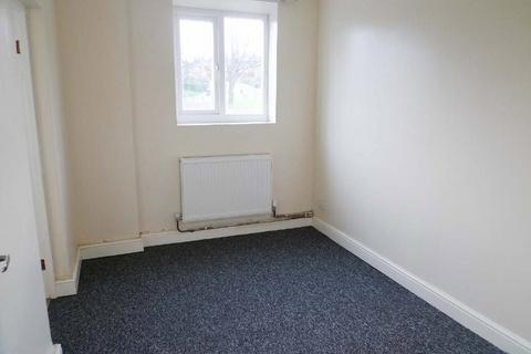 2 bedroom ground floor flat to rent, Broadlea Hill, Bramley