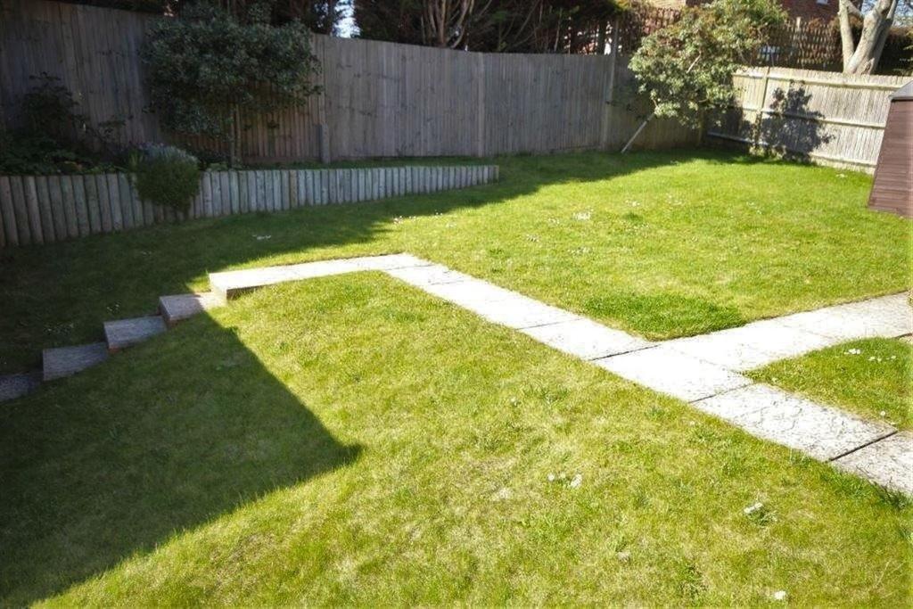 SEAFORD BLATCHINGTON 3 bed house £1,150 pcm (£265 pw)