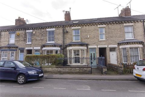 4 bedroom terraced house to rent, Park Grove, York, YO31