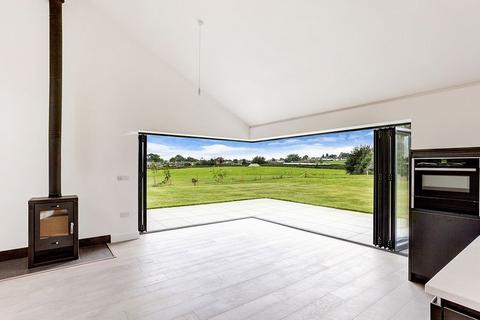 4 bedroom detached house to rent, Well Lane, Gillow Heath