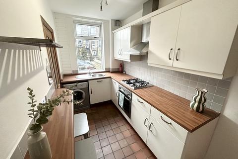 2 bedroom terraced house to rent, Gladstone Street, Farsley