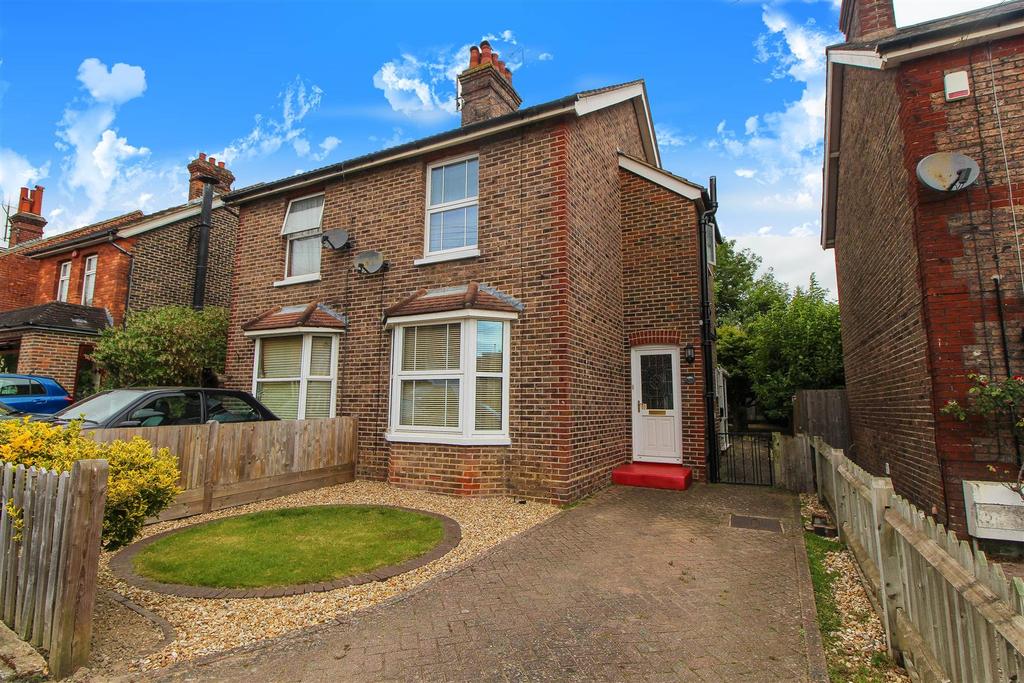 Queens Road, Haywards Heath 2 bed semidetached house £375,000