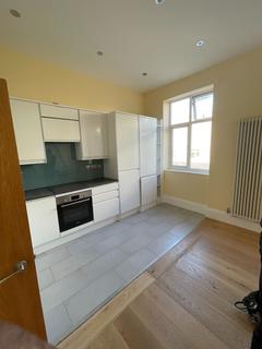 4 bedroom flat to rent, Caledonian Road, London