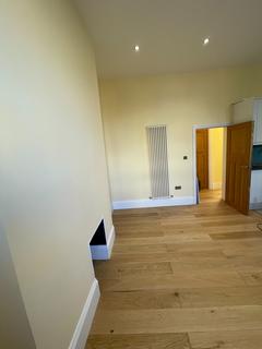 4 bedroom flat to rent, Caledonian Road, London
