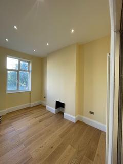 4 bedroom flat to rent, Caledonian Road, London