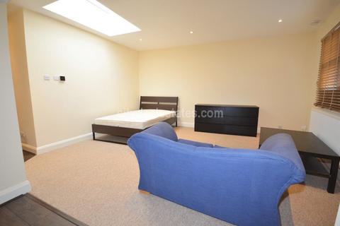 Studio to rent, Broadway, West Ealing W13 0SU