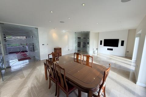 4 bedroom detached bungalow to rent, Meadow Rise, Derwen Fawr, SA2