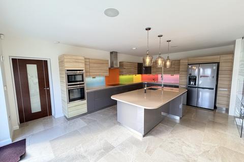 4 bedroom detached bungalow to rent, Meadow Rise, Derwen Fawr, SA2