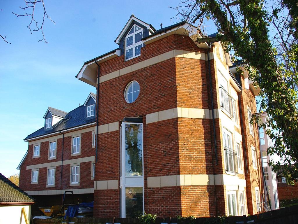 Rose Lane, Biggleswade, SG18 2 bed apartment £825 pcm (£190 pw)