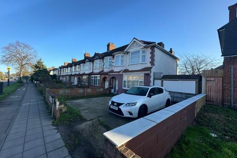 3 bedroom end of terrace house to rent, Victor Villas, Great Cambridge Road, London, N9