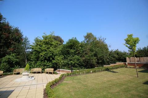 2 bedroom apartment for sale, Addington Road, Sanderstead, Surrey