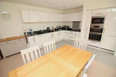 2 bedroom apartment for sale, Addington Road, Sanderstead, Surrey