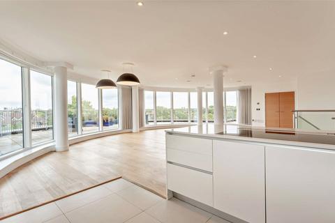 3 bedroom penthouse to rent, Marlowe House, Kingsley Walk, Cambridge, CB5
