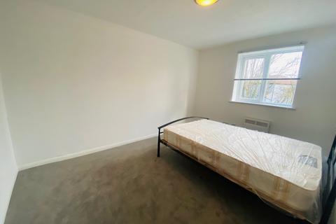 2 bedroom flat to rent - Adrienne Avenue, Southall, UB1