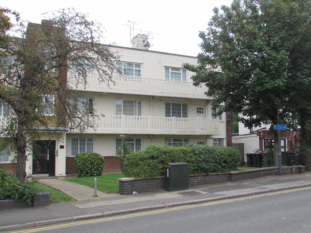 Warwick Court, Princes Drive, Harrow Wealdstone, HA1 2 bed flat £