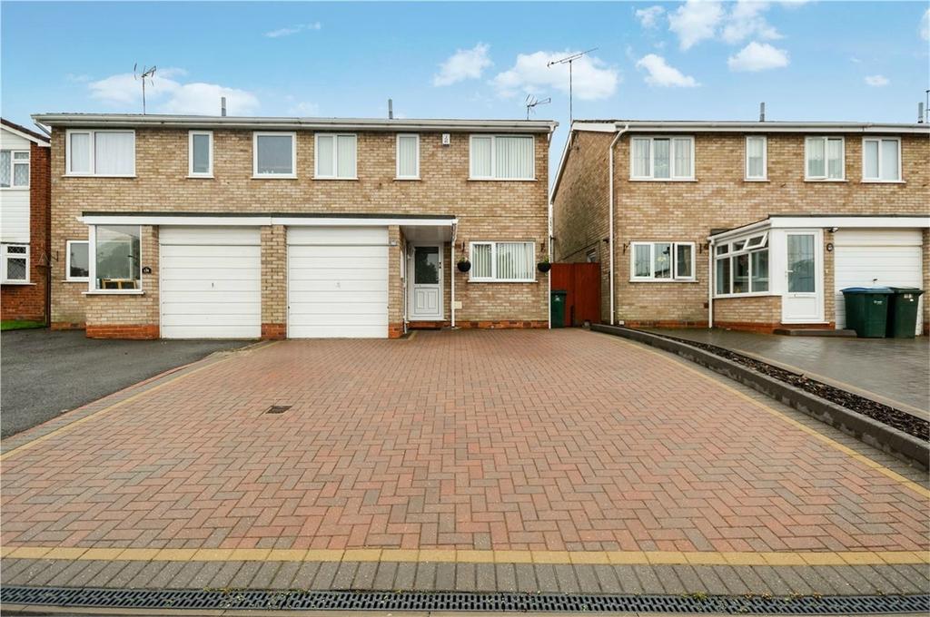 Stonebury Avenue, Eastern Green, COVENTRY, West Midlands 3 bed semi