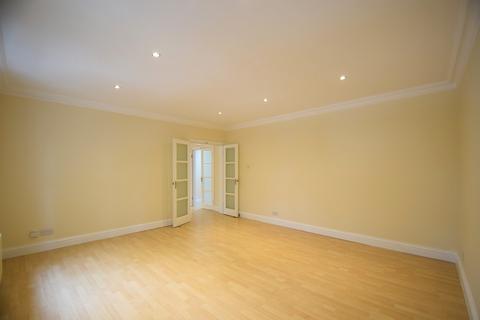 2 bedroom apartment to rent, Chiswick High Road, W4
