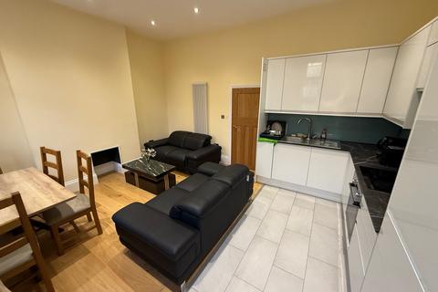4 bedroom flat to rent, Caledonian Road, London