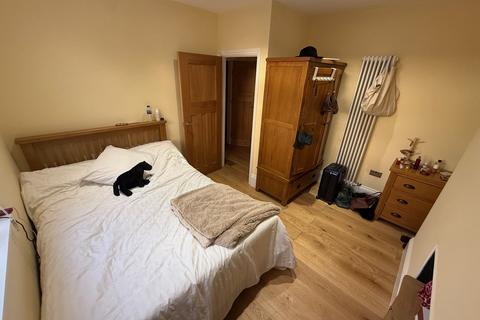 4 bedroom flat to rent, Caledonian Road, London