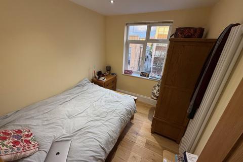 4 bedroom flat to rent, Caledonian Road, London