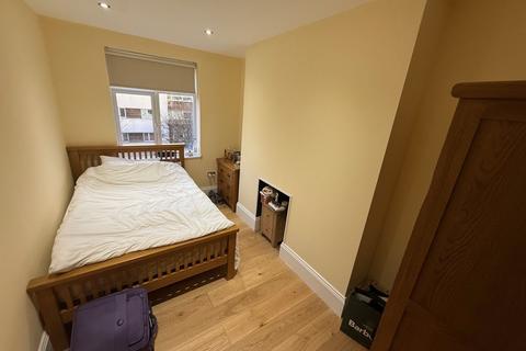 4 bedroom flat to rent, Caledonian Road, London