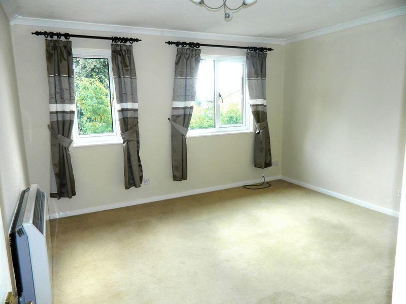Nutfield Court, Maybush, Southampton 1 bed £575 pcm (£133 pw)