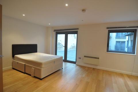 Studio to rent - Central Quay North, Broad Quay, BS1