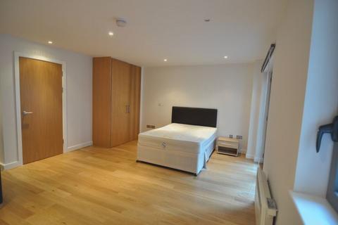 Studio to rent - Central Quay North, Broad Quay, BS1