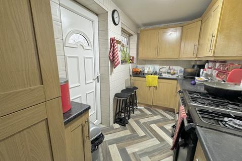 4 bedroom terraced house to rent, Sandhurst Place, Leeds, West Yorkshire, LS8