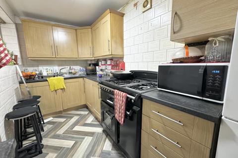 4 bedroom terraced house to rent, Sandhurst Place, Leeds, West Yorkshire, LS8