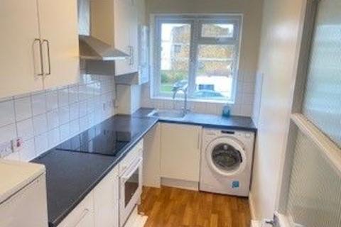 2 bedroom flat to rent, Amberley Court, Angell Road, Brixton, SW9