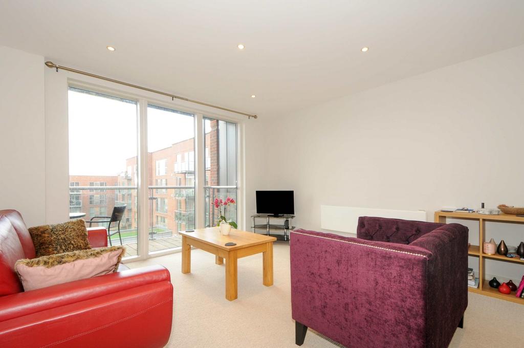 Walton on Thames 2 bed apartment £1,350 pcm (£312 pw)