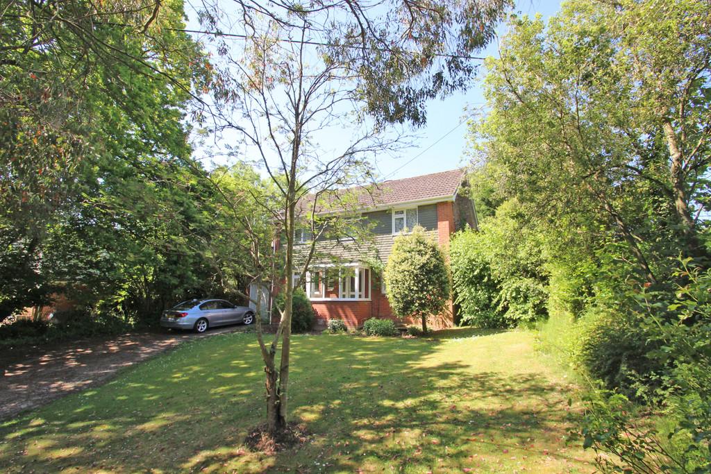 New Road, Wootton Bridge, Isle Of Wight 5 bed detached house £379,950