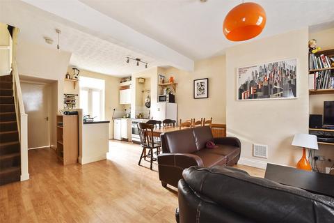 3 bedroom terraced house to rent, Palmers Road, London, E2