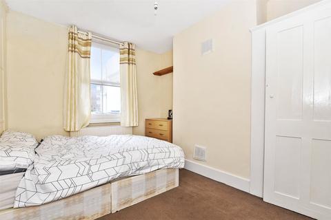 3 bedroom terraced house to rent, Palmers Road, London, E2