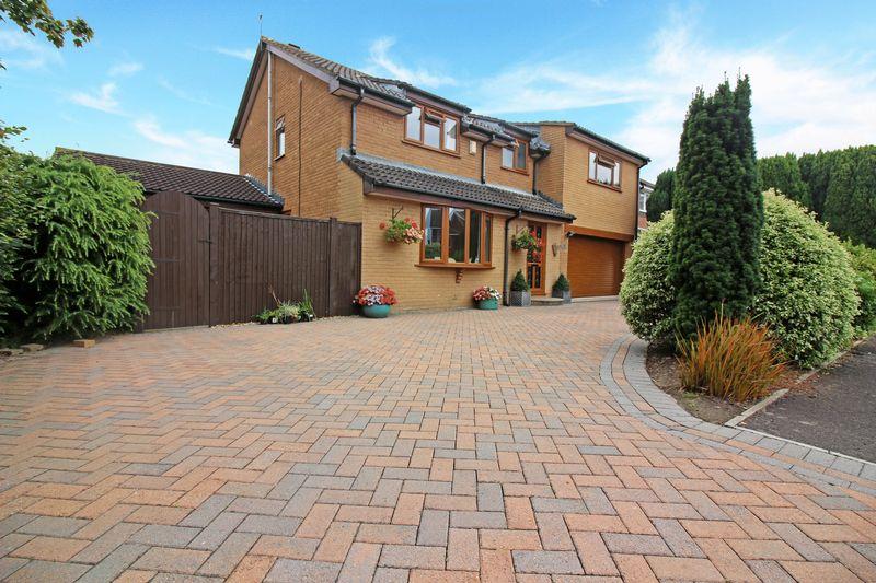 Clayton Close, Portishead 5 bed detached house £530,000