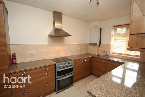 2 bedroom terraced house to rent, Tannery Close, Dagenham, RM10