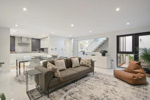 3 bedroom mews for sale - Whittlebury Mews East, Primrose Hill, London, NW1