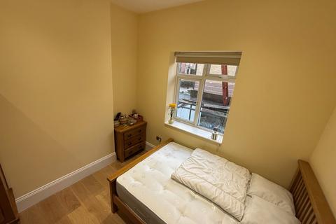 4 bedroom flat to rent, Caledonian Road, London