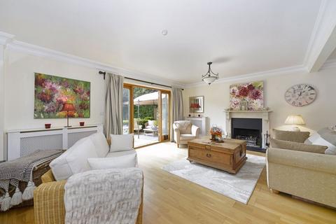 5 bedroom detached house for sale, Avenue Road, Cranleigh