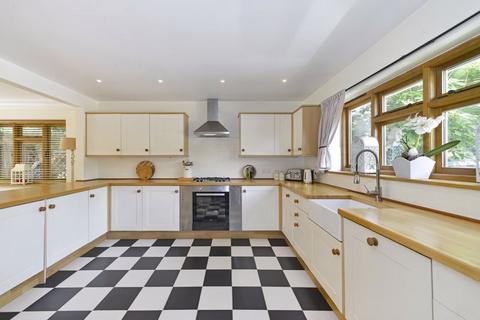 5 bedroom detached house for sale, Avenue Road, Cranleigh