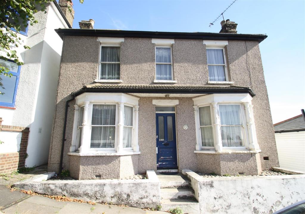 Hadleigh Road, LeighOnSea 2 bed detached house £450,000