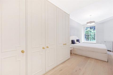 3 bedroom apartment to rent, Lincoln House, Basil Street, London, SW3