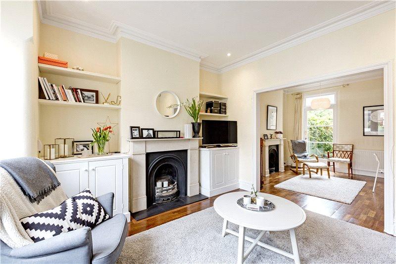 Cleveland Gardens, Barnes, London, SW13 4 bed barn conversion to rent