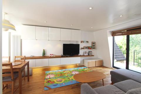 3 bedroom apartment to rent - Gordon Road, Ealing Broadway, London, W5