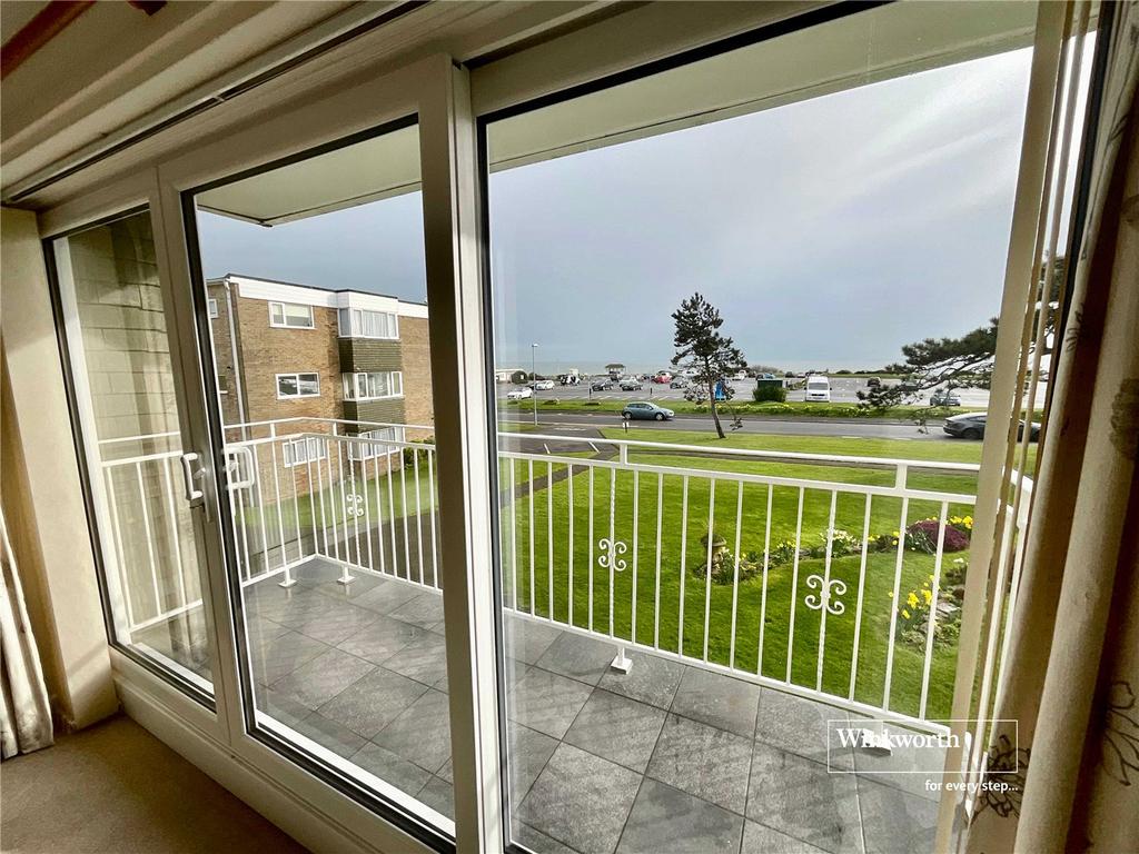 Exeter Court, 52 Wharncliffe Road, Highcliffe, Dorset, BH23 2 bed