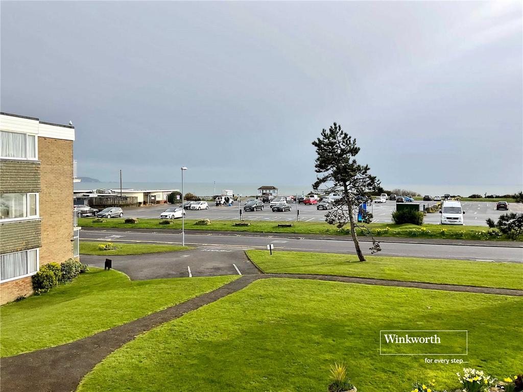 Exeter Court, 52 Wharncliffe Road, Highcliffe, Dorset, BH23 2 bed