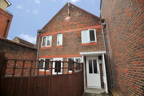 2 bedroom apartment to rent, Alder House, St. Giles Close, Reading, Berkshire, RG1